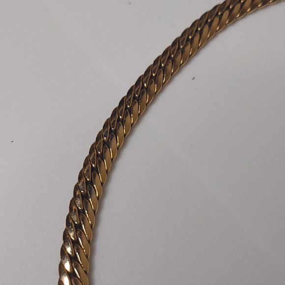 Gold Tone Pretty Metal Necklace 17 Inches Long - Picture 7 of 15